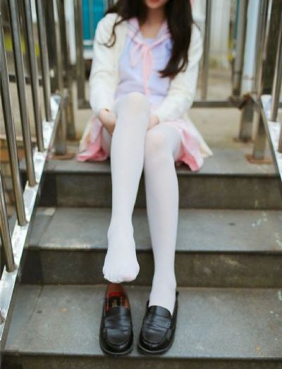 中文简体偷拍美女走光_剧情片高清完整版播放